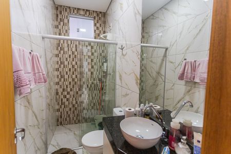 Casa à venda com 180m², 4 quartos e 2 vagas Casa à venda com 180m², 4 quartos e 2 vagasEdícula - Banheiro