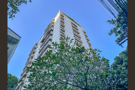 Apartamento à venda com 99m², 3 quartos e 1 vaga Apartamento à venda com 99m², 3 quartos e 1 vagaFachada