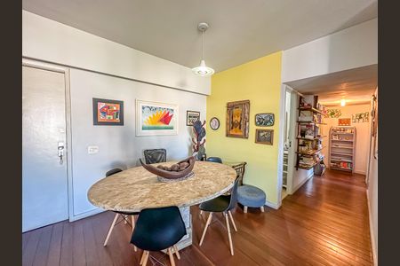 Apartamento à venda com 99m², 3 quartos e 1 vaga Apartamento à venda com 99m², 3 quartos e 1 vagaSala