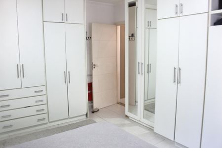 Casa à venda com 242m², 3 quartos e 3 vagasQuarto Suíte