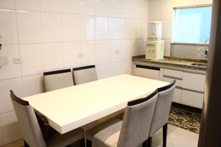 Casa à venda com 242m², 3 quartos e 3 vagasCozinha