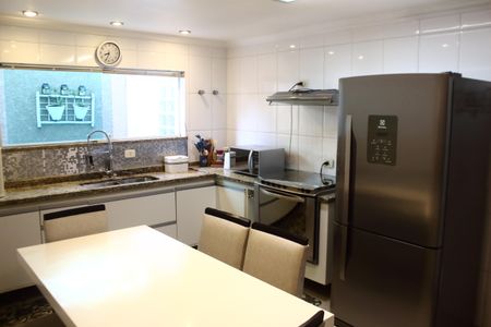 Casa à venda com 242m², 3 quartos e 3 vagasCozinha