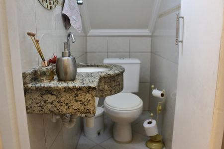 Casa à venda com 242m², 3 quartos e 3 vagasLavabo