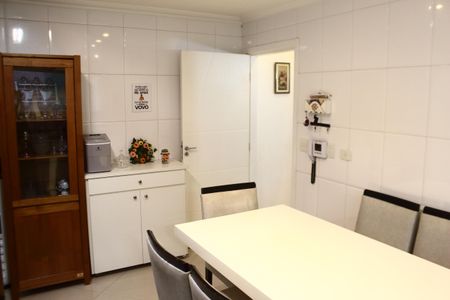 Casa à venda com 242m², 3 quartos e 3 vagasCozinha