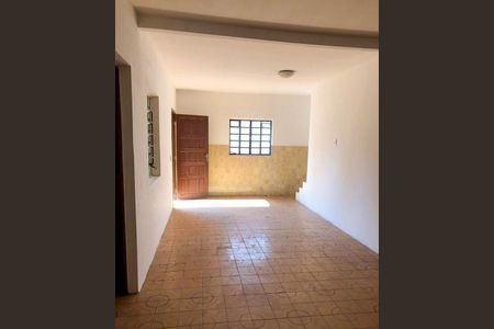 Casa à venda com 360m², 3 quartos e 5 vagas Casa à venda com 360m², 3 quartos e 5 vagasCasa fundos