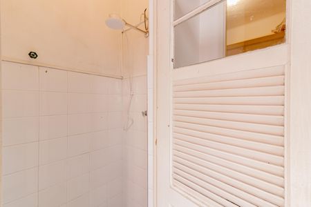 Apartamento à venda com 100m², 2 quartos e sem vaga Apartamento à venda com 100m², 2 quartos e sem vagaBanheiro de Serviço