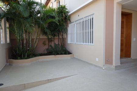 Casa à venda com 190m², 3 quartos e 2 vagasFachada