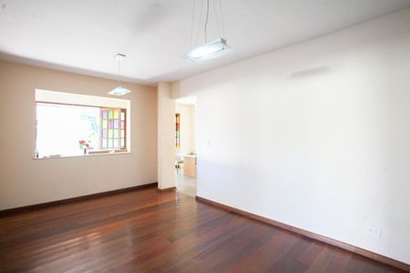 Casa à venda com 457m², 6 quartos e 4 vagas Casa à venda com 457m², 6 quartos e 4 vagasSala 2