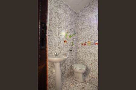 Casa à venda com 457m², 6 quartos e 4 vagas Casa à venda com 457m², 6 quartos e 4 vagasBanheiro do Quarto 2