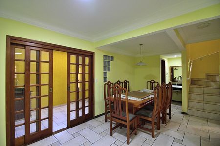 Casa à venda com 146m², 3 quartos e 2 vagasSala