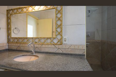 Casa para alugar com 200m², 4 quartos e 2 vagasBanheiro Corredor