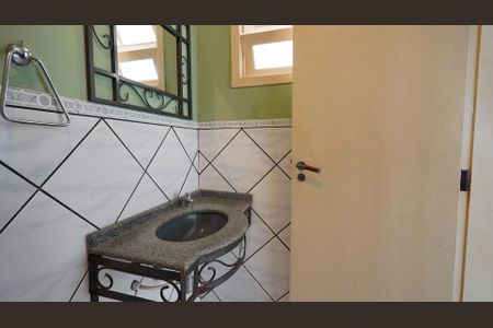 Casa para alugar com 200m², 4 quartos e 2 vagasBanheiro de Serviço