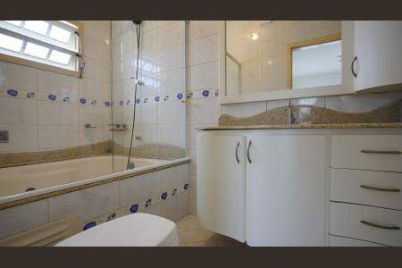 Casa para alugar com 200m², 4 quartos e 2 vagasBanheiro da Suíte