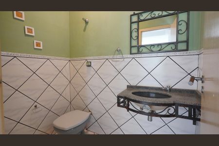 Casa para alugar com 200m², 4 quartos e 2 vagasBanheiro de Serviço