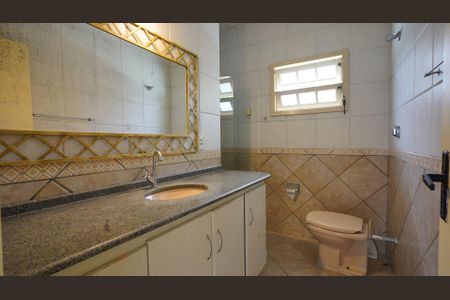 Casa para alugar com 200m², 4 quartos e 2 vagasBanheiro Corredor