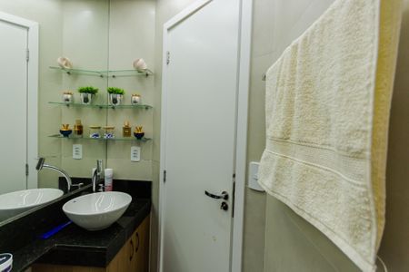 Apartamento à venda com 90m², 2 quartos e 1 vaga Apartamento à venda com 90m², 2 quartos e 1 vagaBanheiro