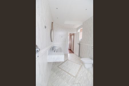 Casa à venda com 600m², 5 quartos e 2 vagasBanheiro da Suíte