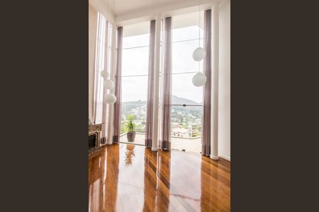 Casa à venda com 600m², 5 quartos e 2 vagasDetalhe da  Sala