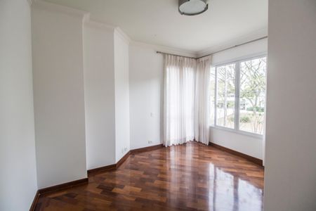 Casa à venda com 600m², 5 quartos e 2 vagasSuíte 3