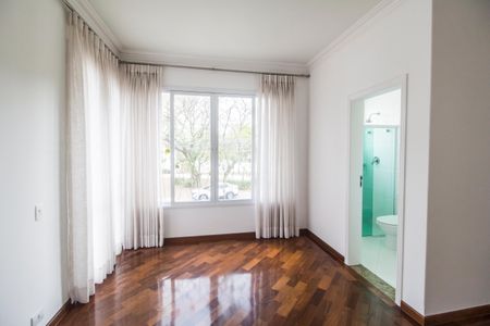 Casa à venda com 600m², 5 quartos e 2 vagasSuíte 3