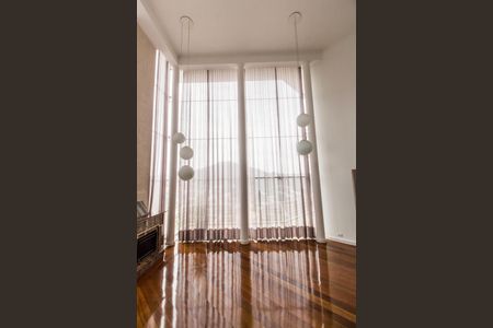 Casa à venda com 600m², 5 quartos e 2 vagasDetalhe da  Sala