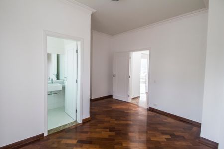 Casa à venda com 600m², 5 quartos e 2 vagasSuíte 3
