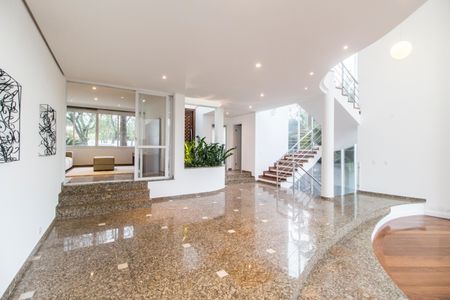 Casa à venda com 600m², 5 quartos e 2 vagasSala