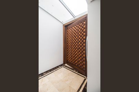 Casa à venda com 600m², 5 quartos e 2 vagasSala