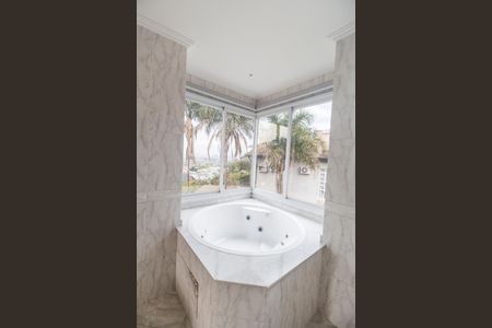 Casa à venda com 600m², 5 quartos e 2 vagasBanheiro da Suíte