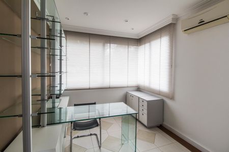 Casa à venda com 600m², 5 quartos e 2 vagasEscritório