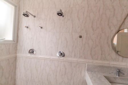 Casa à venda com 600m², 5 quartos e 2 vagasBanheiro da Suíte