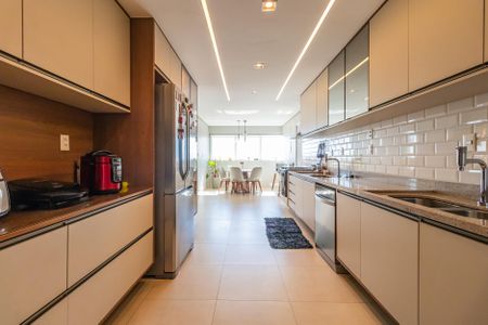 Apartamento à venda com 326m², 4 quartos e 4 vagas Apartamento à venda com 326m², 4 quartos e 4 vagasCozinha