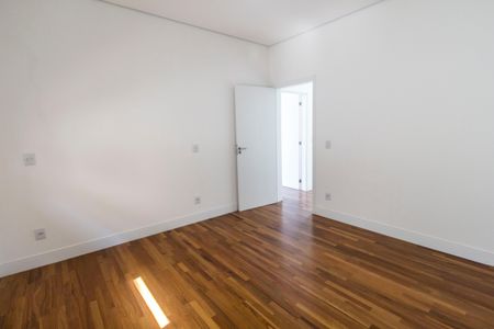 Casa à venda com 435m², 5 quartos e 4 vagasSuíte 2
