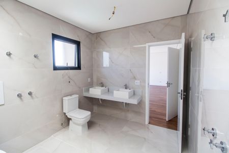 Casa à venda com 435m², 5 quartos e 4 vagasBanheiro da Suíte master