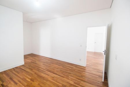 Casa à venda com 435m², 5 quartos e 4 vagasSuíte 3