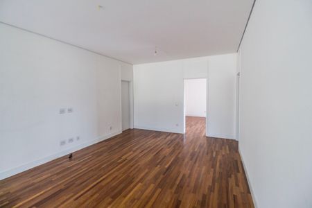 Casa à venda com 435m², 5 quartos e 4 vagasSuíte 3