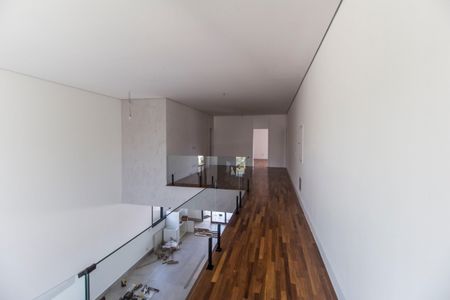 Casa à venda com 435m², 5 quartos e 4 vagasCorredor
