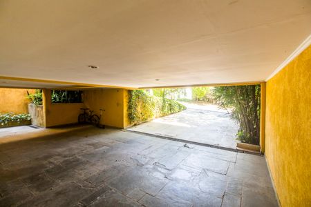 Casa à venda com 386m², 4 quartos e 4 vagas Casa à venda com 386m², 4 quartos e 4 vagasGaragem