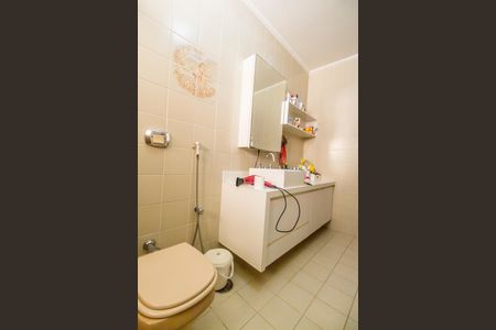 Casa à venda com 386m², 4 quartos e 4 vagas Casa à venda com 386m², 4 quartos e 4 vagasBanheiro da Suíte