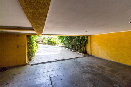 Casa à venda com 386m², 4 quartos e 4 vagas Casa à venda com 386m², 4 quartos e 4 vagasGaragem