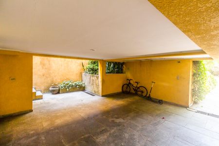 Casa à venda com 386m², 4 quartos e 4 vagas Casa à venda com 386m², 4 quartos e 4 vagasGaragem