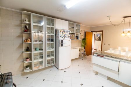 Casa à venda com 386m², 4 quartos e 4 vagas Casa à venda com 386m², 4 quartos e 4 vagasCozinha