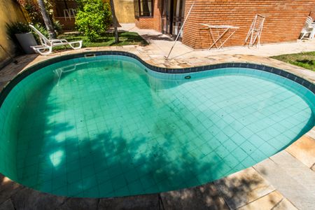 Casa à venda com 386m², 4 quartos e 4 vagas Casa à venda com 386m², 4 quartos e 4 vagasPiscina