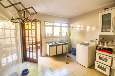 Casa à venda com 386m², 4 quartos e 4 vagas Casa à venda com 386m², 4 quartos e 4 vagasÁrea de Serviço