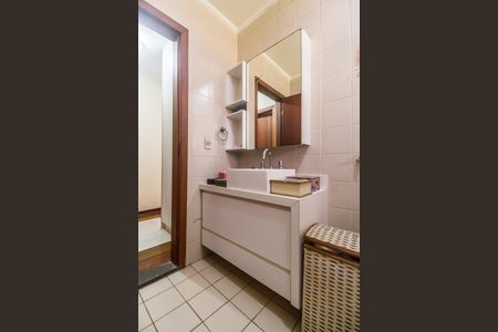 Casa à venda com 386m², 4 quartos e 4 vagas Casa à venda com 386m², 4 quartos e 4 vagasBanheiro