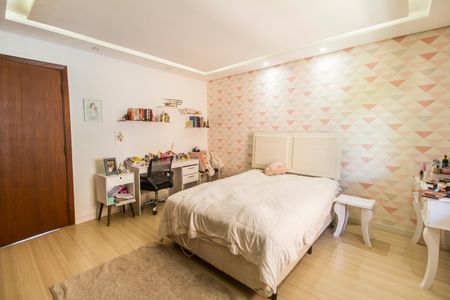 Casa à venda com 386m², 4 quartos e 4 vagas Casa à venda com 386m², 4 quartos e 4 vagasSuíte master 1