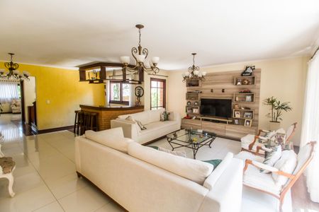 Casa à venda com 386m², 4 quartos e 4 vagas Casa à venda com 386m², 4 quartos e 4 vagasSala