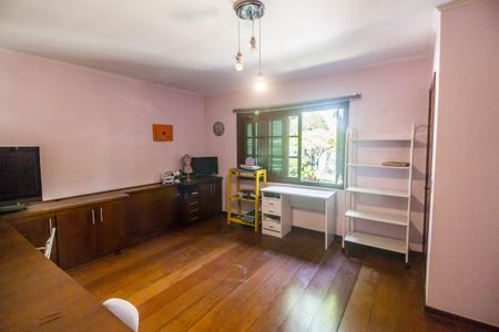 Casa à venda com 386m², 4 quartos e 4 vagas Casa à venda com 386m², 4 quartos e 4 vagasQuarto