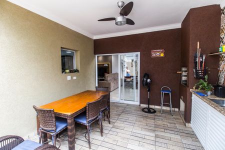 Casa à venda com 224m², 3 quartos e 2 vagas Casa à venda com 224m², 3 quartos e 2 vagasÁrea gourmet