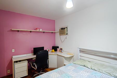 Casa de condomínio à venda com 264m², 4 quartos e 4 vagas Casa de condomínio à venda com 264m², 4 quartos e 4 vagasSuíte